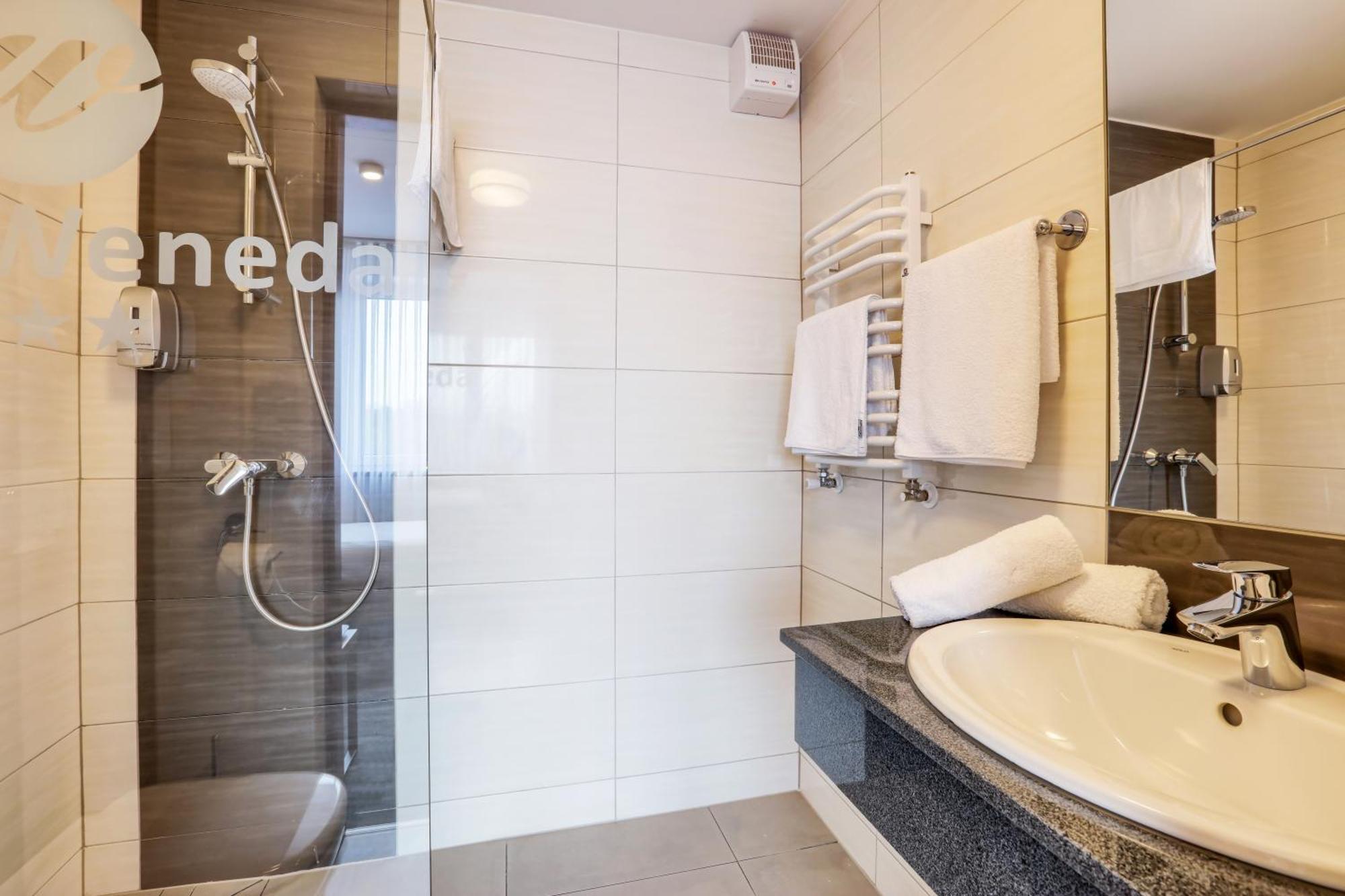 Hotel Weneda Ополе Екстериор снимка