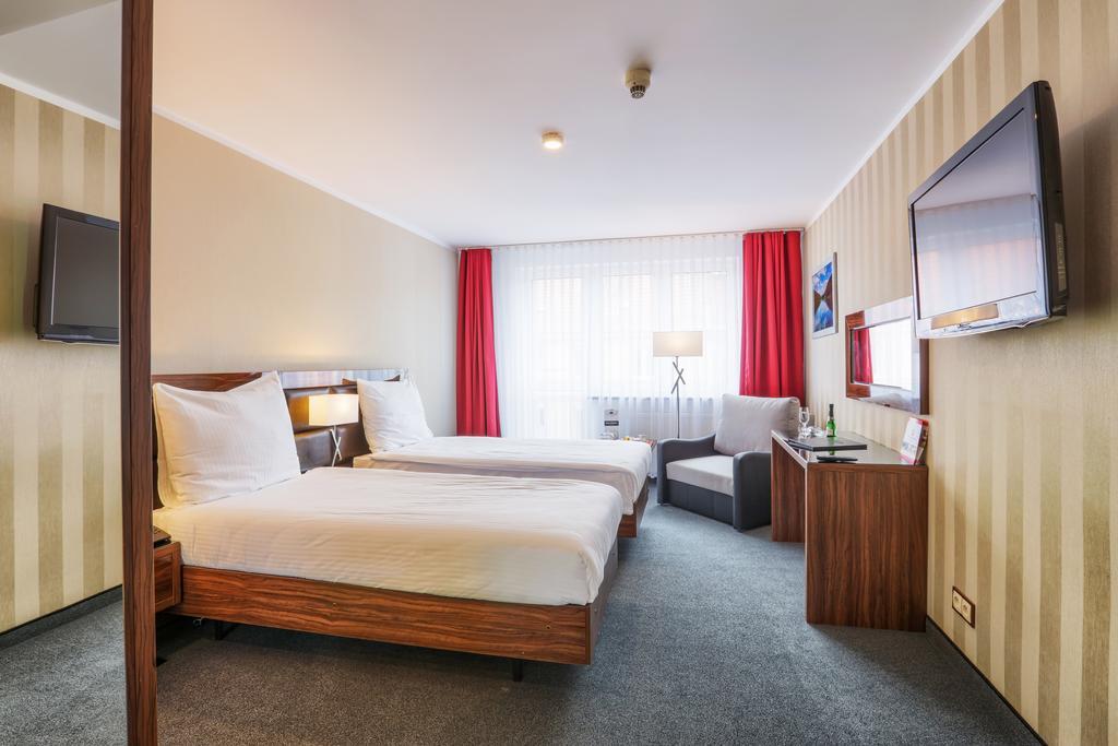 Hotel Weneda Ополе Екстериор снимка